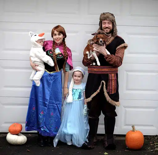 Frozen Family Halloween Costume.